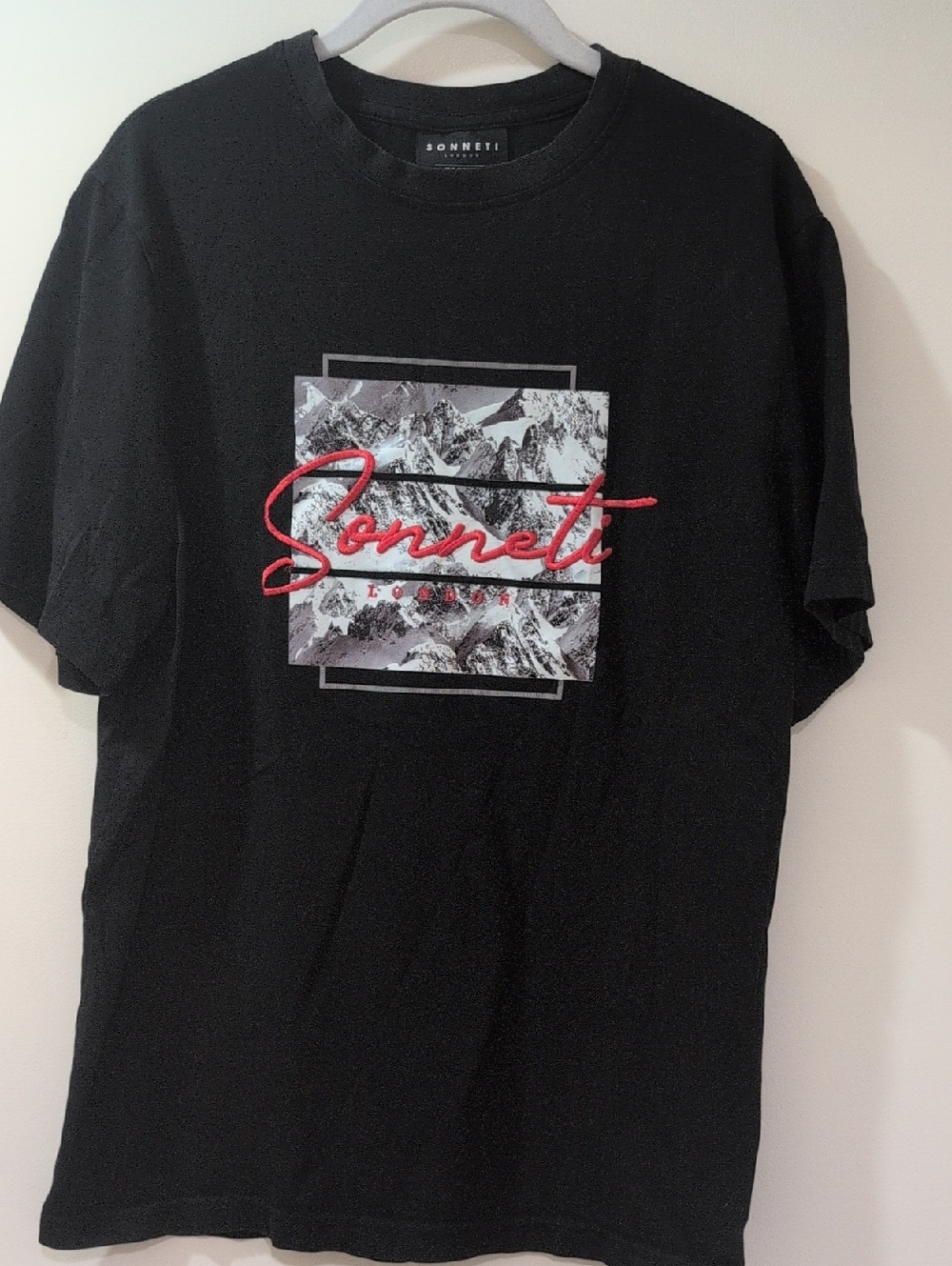 Sonetti Black Short-Sleeve Graphic Tee with Red Embroidered Logo Men Size Large